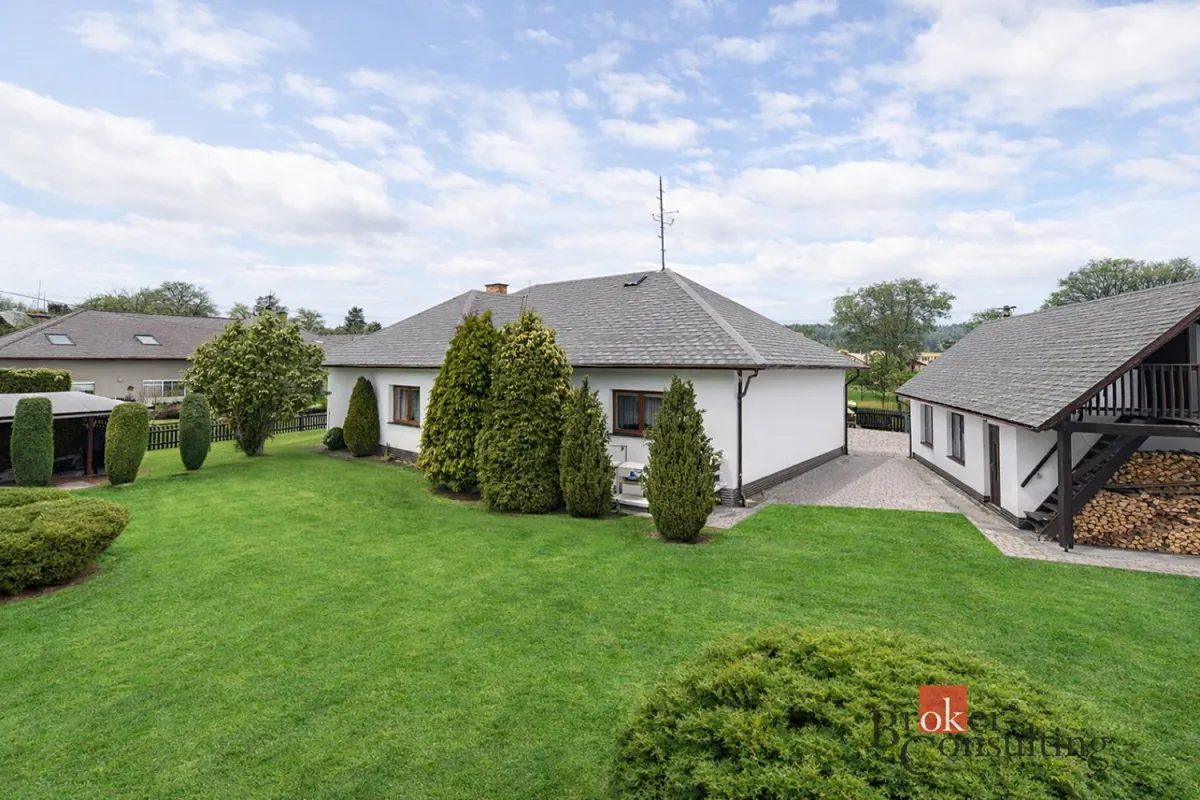 Prodej rodinného domu 255 m², pozemek 1050 m²